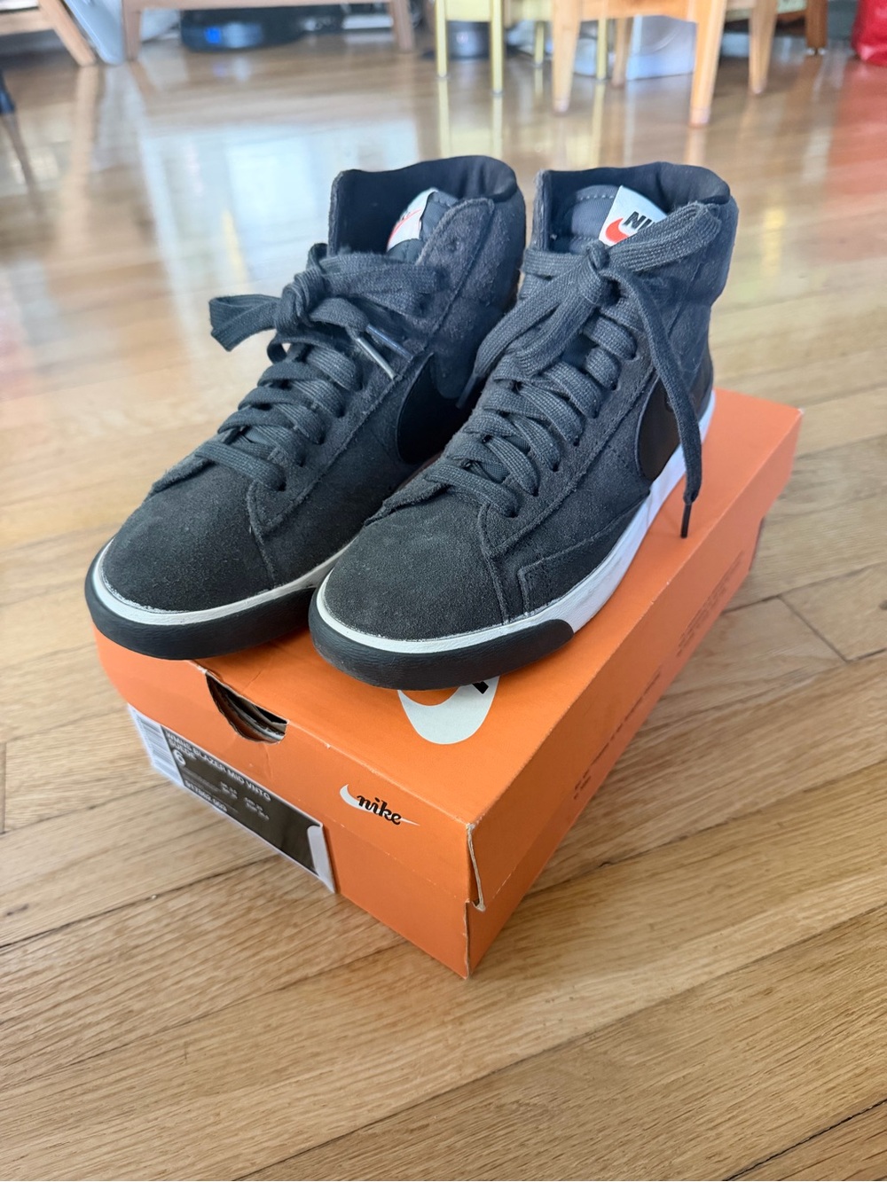 Nike Awen's Nlazer Mid Vintage Suede